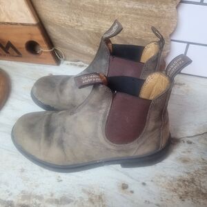 Blundstone Distressed Brown Ankle Boots